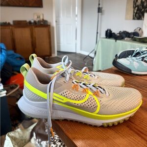 Nike Gray and Neon Yellow men’s 10.5